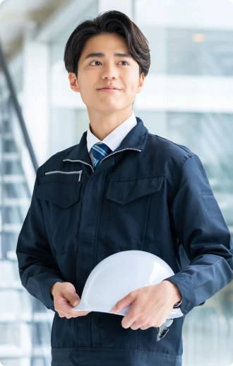 エンジニアがプラント内で働く姿をイメージした社員の写真